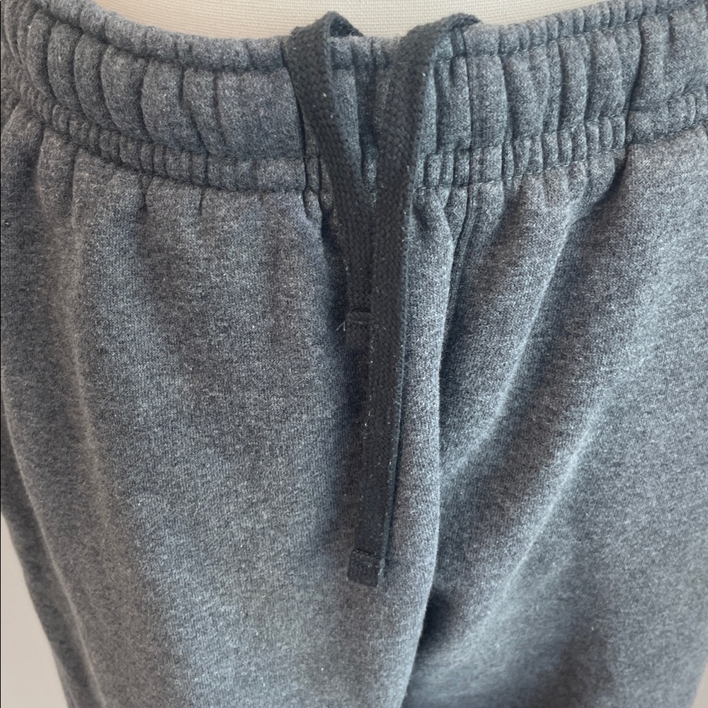 Nike Big Kid’s Fleece Joggers. Drawstring waist. Snap  pocket. Comfortable. Gray - Picture 9 of 10